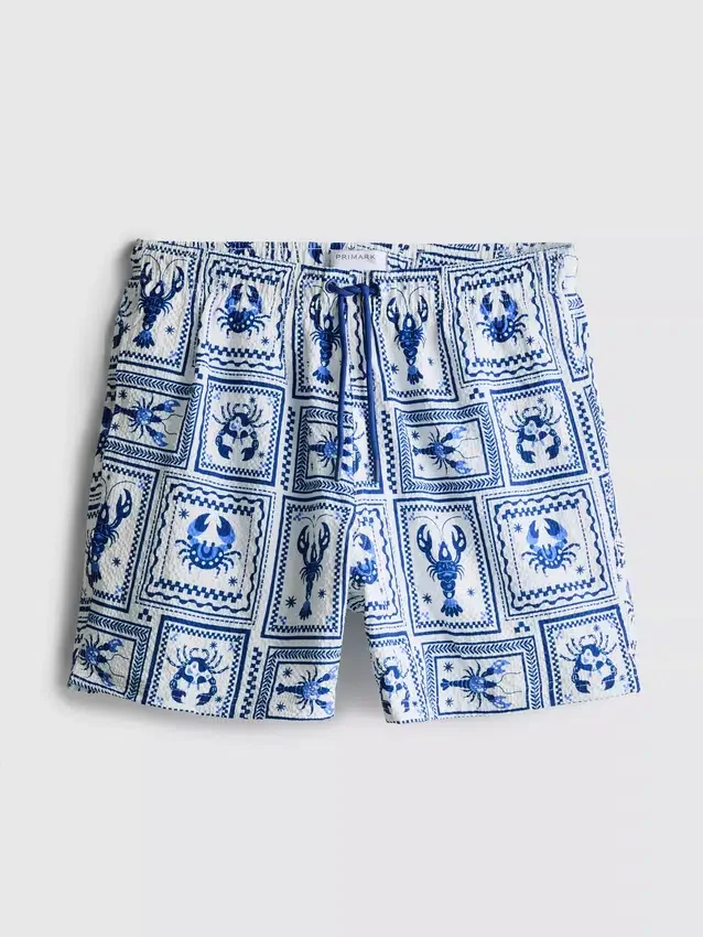 Mediterrane Shorts mit Struktur im Stil mediterraner Fliesen