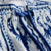 Mediterrane Shorts mit Struktur im Stil mediterraner Fliesen
