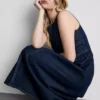 Midi-Kleid aus Baumwoll-Denim mit tief sitzender Taille