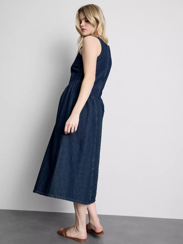 Midi-Kleid aus Baumwoll-Denim mit tief sitzender Taille