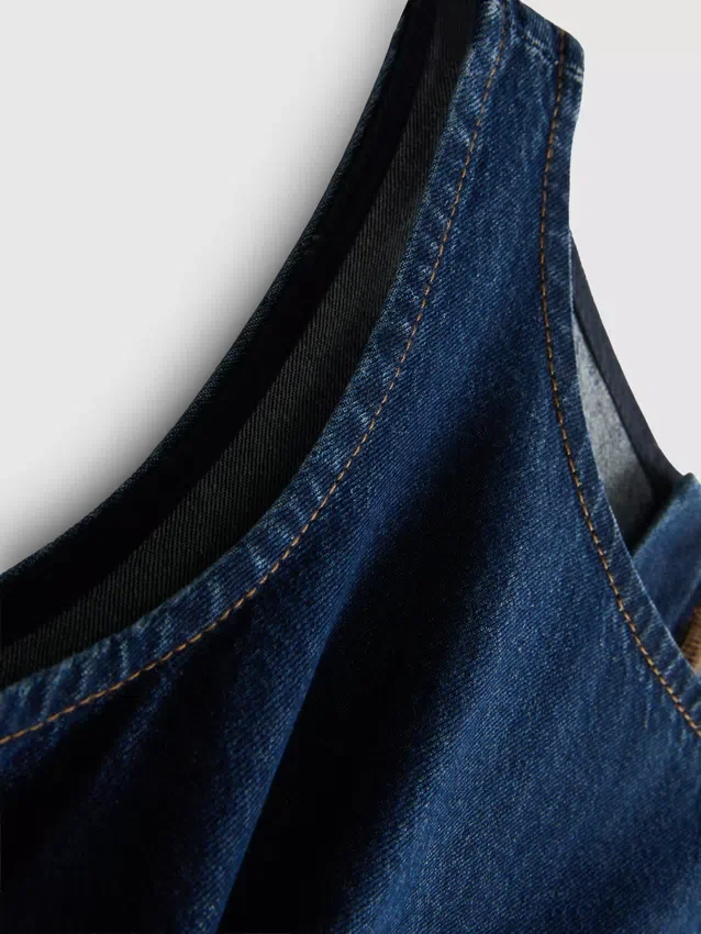 Midi-Kleid aus Baumwoll-Denim mit tief sitzender Taille