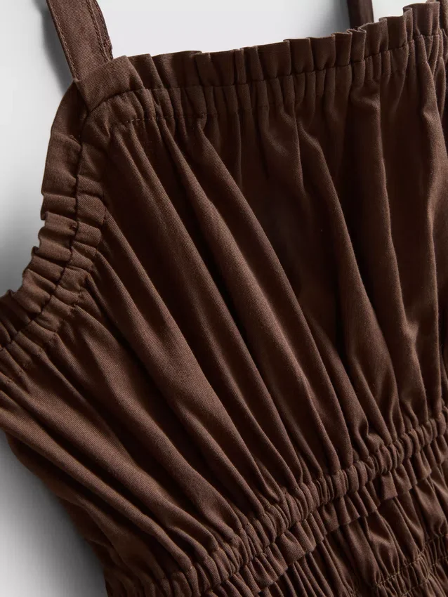 Midi-Kleid aus Baumwolle mit gerüschtem Rundhalsausschnitt