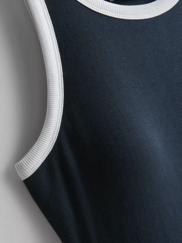 Midi-Kleid mit geripptem integrierten BH