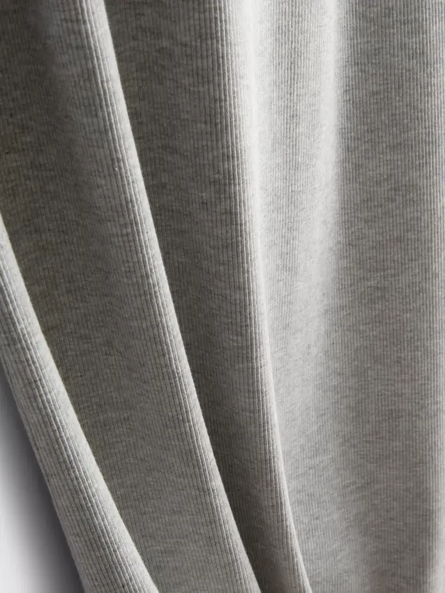 Midi-Kleid mit geripptem integrierten BH
