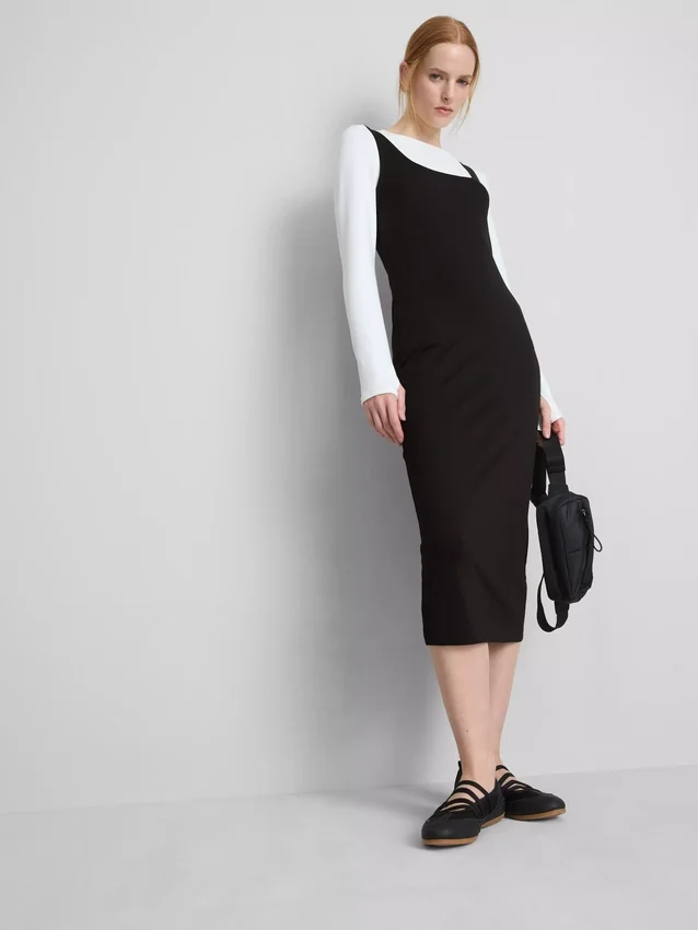 Midi-Kleid mit quadratischem Ausschnitt im Second-Skin-Look
