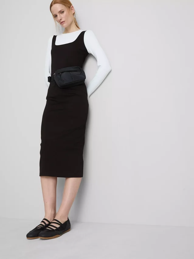 Midi-Kleid mit quadratischem Ausschnitt im Second-Skin-Look