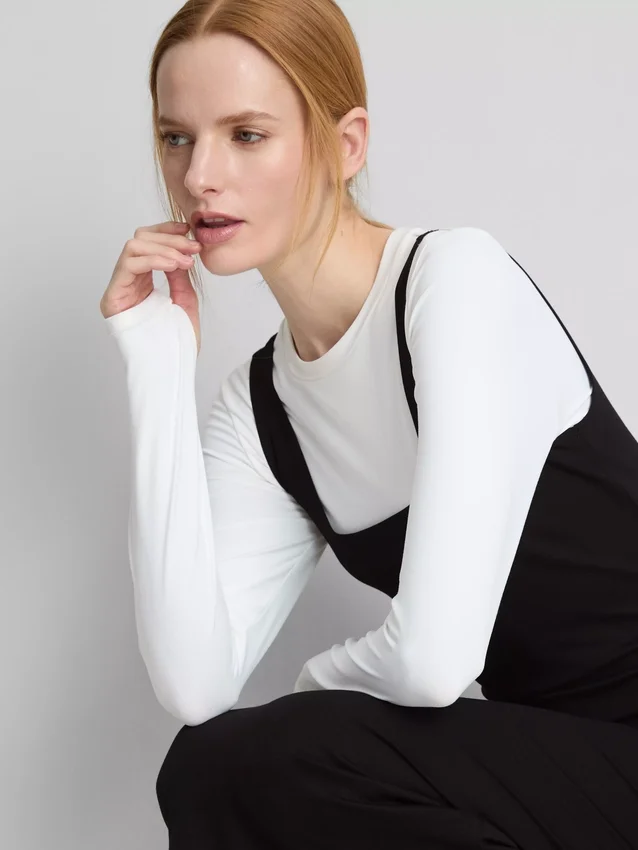 Midi-Kleid mit quadratischem Ausschnitt im Second-Skin-Look