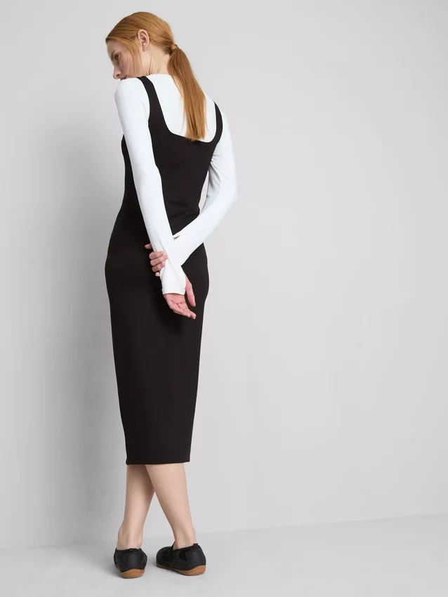 Midi-Kleid mit quadratischem Ausschnitt im Second-Skin-Look
