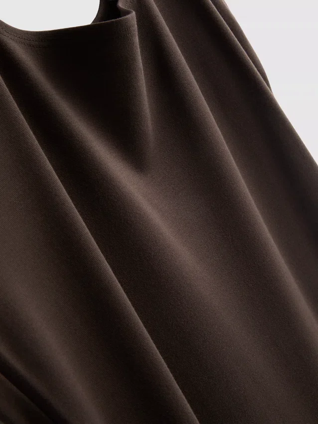 Midi-Kleid mit quadratischem Ausschnitt im Second-Skin-Look