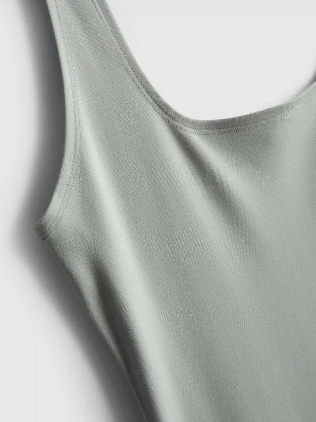 Midi-Kleid mit quadratischem Ausschnitt im Second-Skin-Look