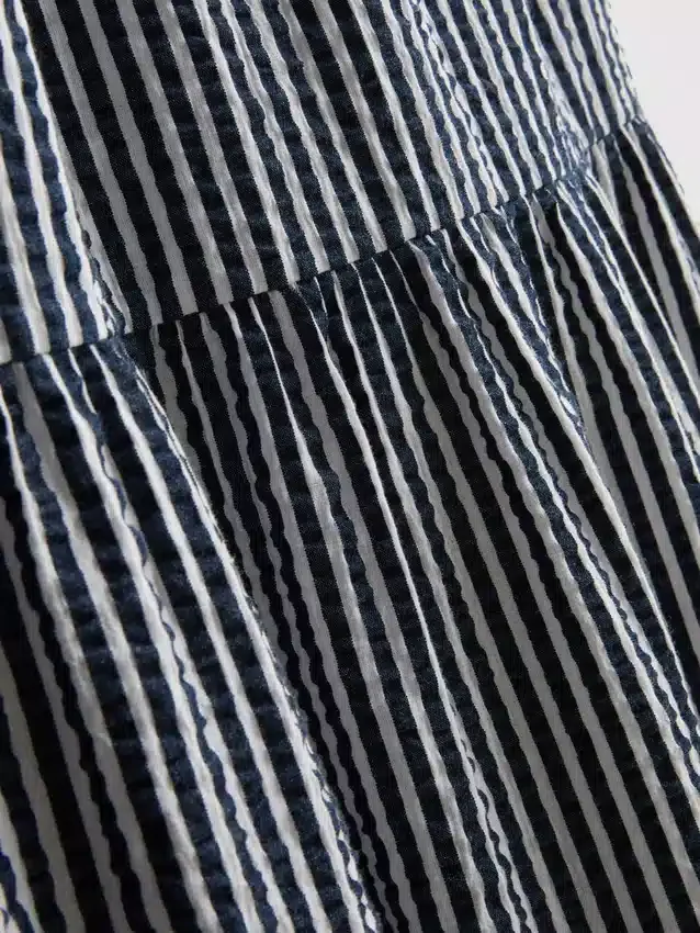 Midi-Smockkleid aus Baumwoll-Seersucker