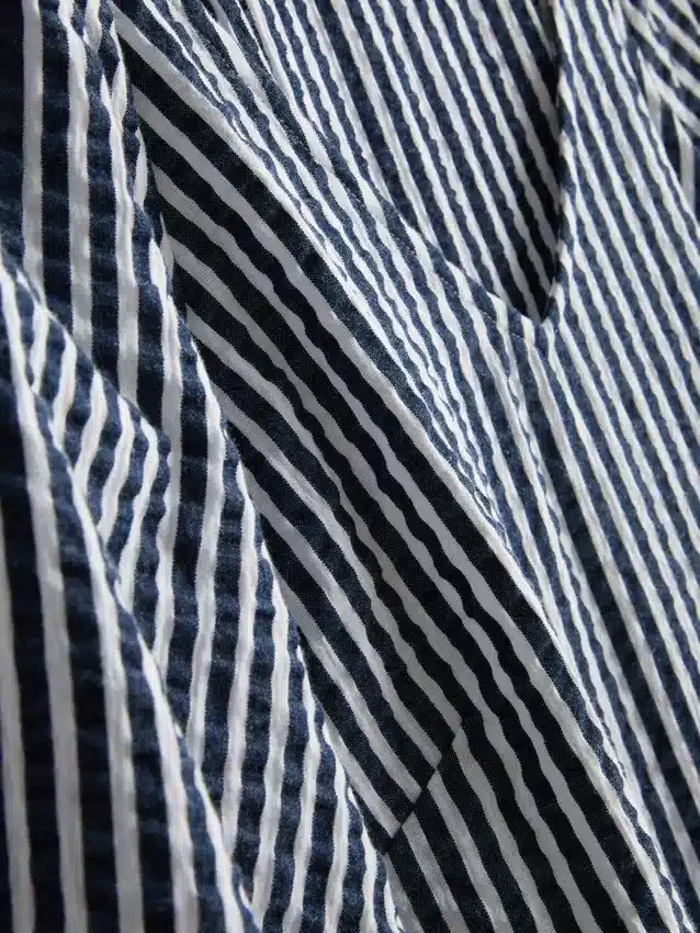 Midi-Smockkleid aus Baumwoll-Seersucker