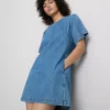 Mini-Etuikleid aus Baumwoll-Denim