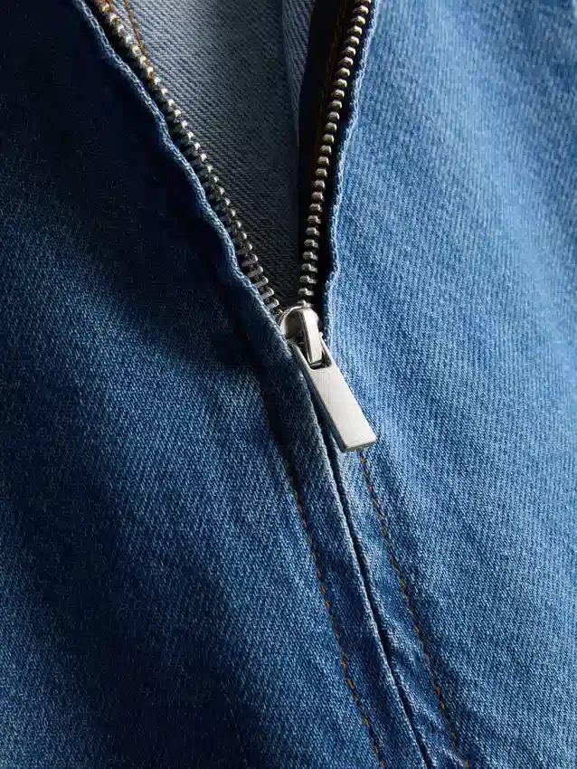 Mini-Etuikleid aus Baumwoll-Denim