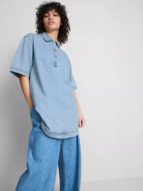 Mini-Etuikleid aus Baumwoll-Denim mit Kragen