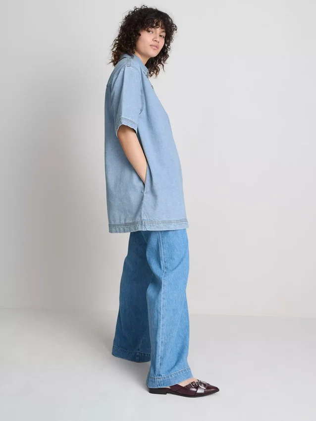 Mini-Etuikleid aus Baumwoll-Denim mit Kragen