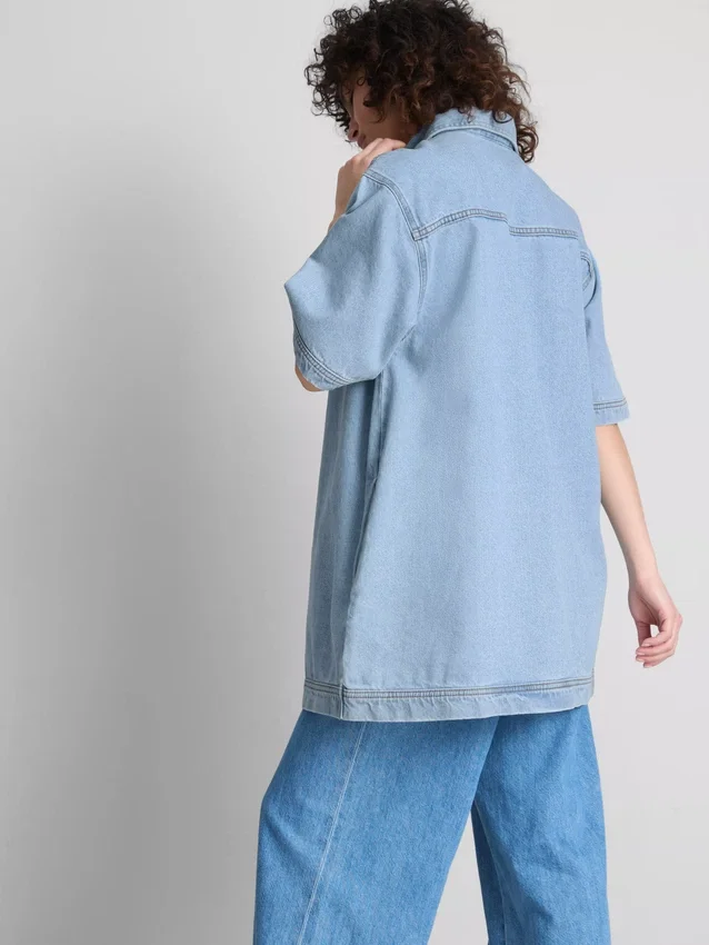 Mini-Etuikleid aus Baumwoll-Denim mit Kragen