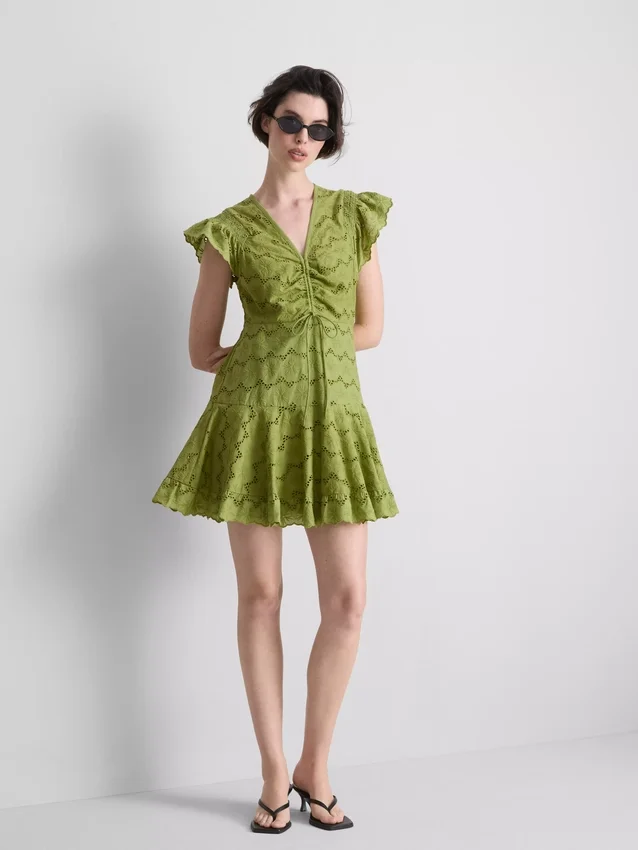 Mini-Kleid aus Baumwolle mit Lochstickerei und Rüschen