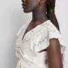 Mini-Kleid aus Baumwolle mit Lochstickerei und Rüschen