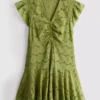 Mini-Kleid aus Baumwolle mit Lochstickerei und Rüschen