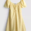Mini-Kleid mit gekräuselten Flügelärmeln
