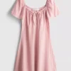 Mini-Kleid mit gekräuselten Flügelärmeln