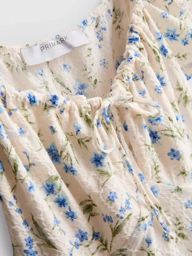 Mini-Kleid mit gekräuselten Flügelärmeln