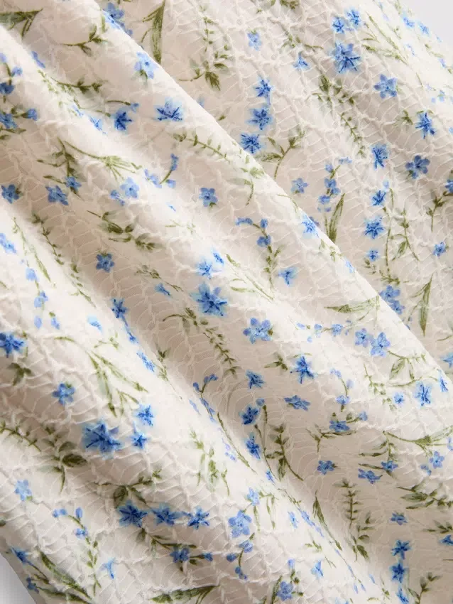 Mini-Kleid mit gekräuselten Flügelärmeln