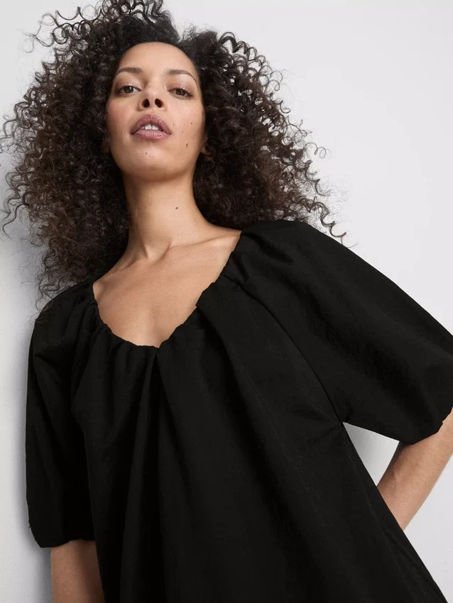 Mini-Smockkleid mit Puffärmeln