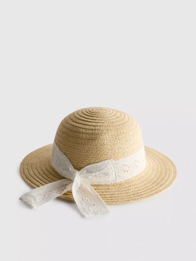 Mütze mit Broderie-Anglaise-Muster