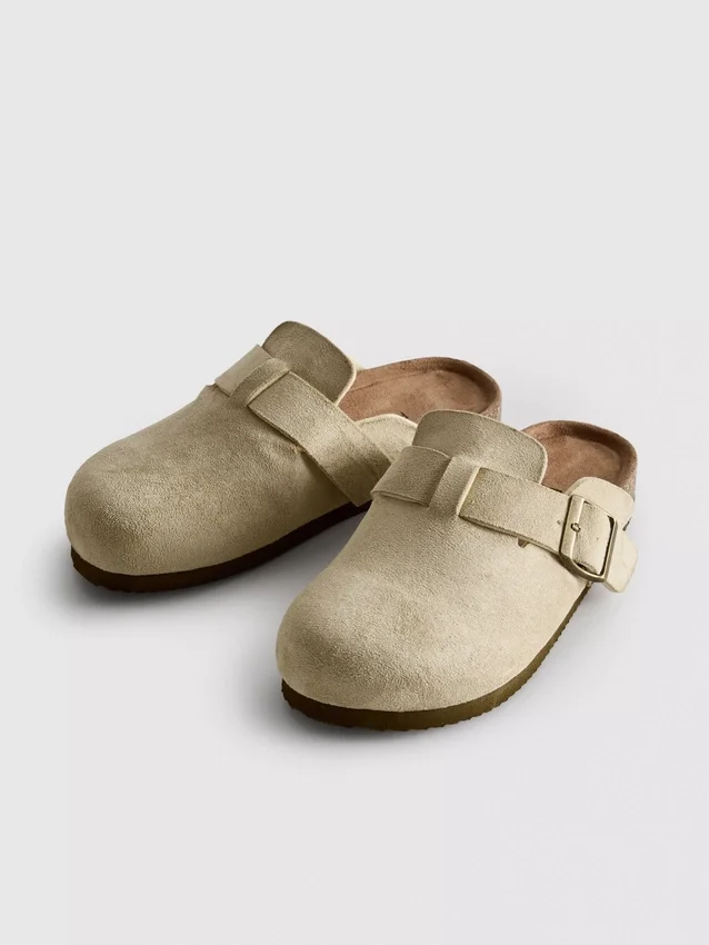 Mule-Clogs mit Schnalle