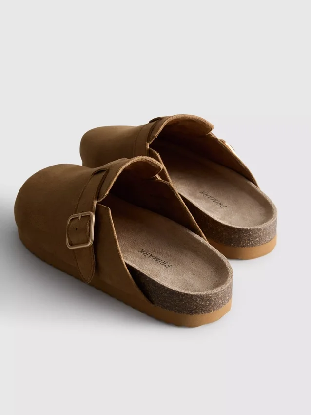 Mule-Clogs mit Schnalle