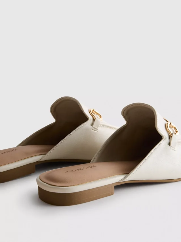 Mule-Loafer aus Kunstleder mit Trensenschnalle