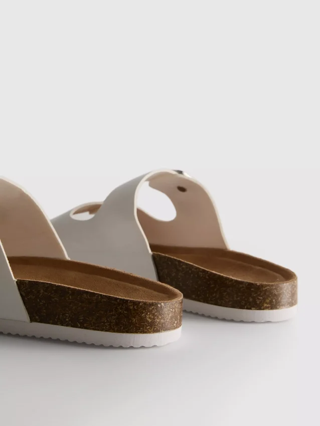 Mule-Sandalen mit doppeltem Schnallenriemen