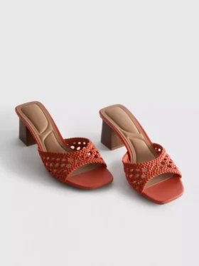 Mule-Sandalen mit eckiger Zehenpartie und Blockabsatz