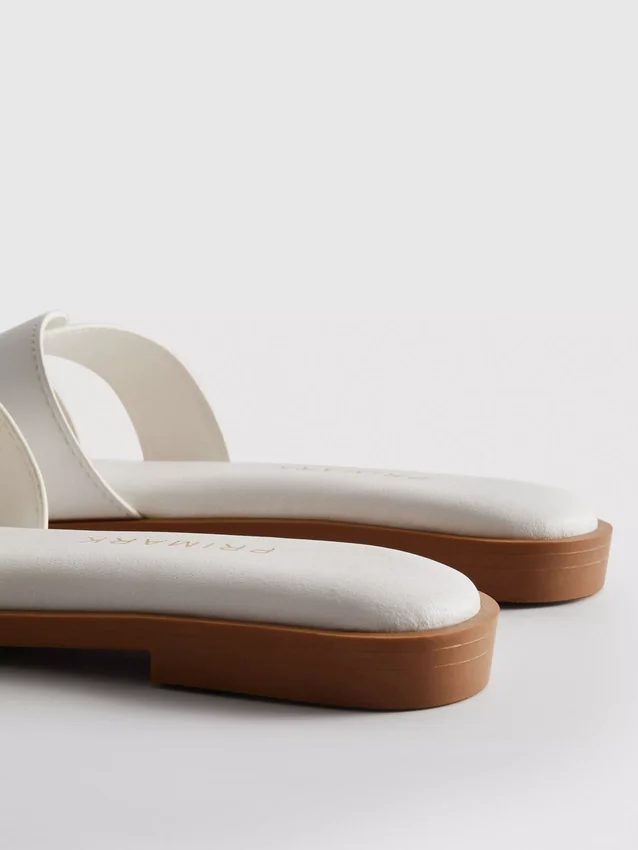 Mule-Sandalen mit gedrehten Riemen