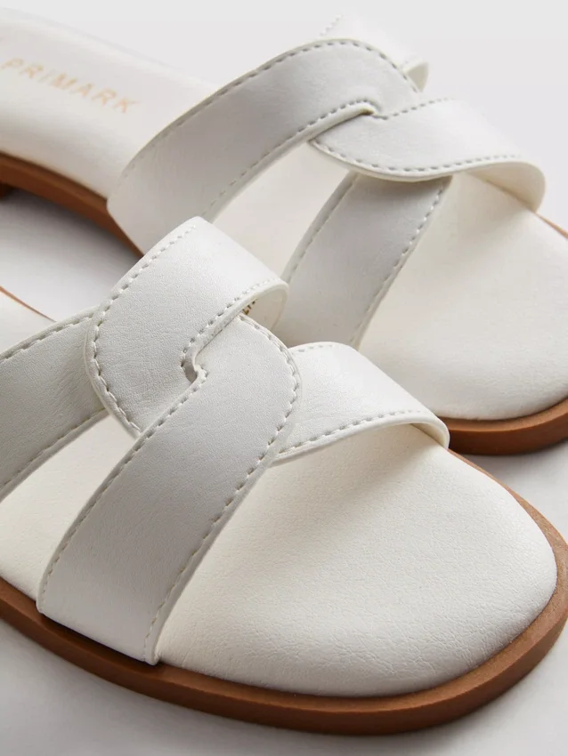 Mule-Sandalen mit gedrehten Riemen