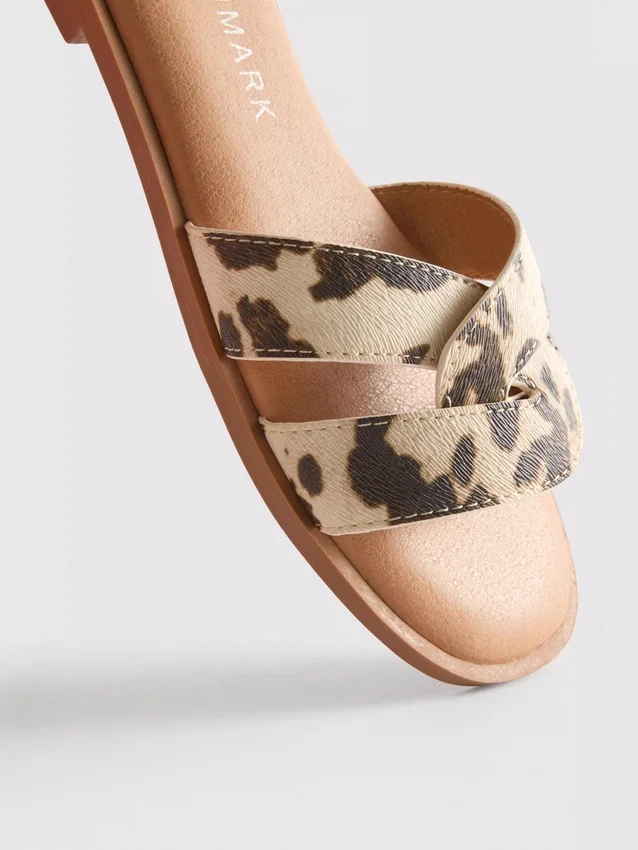 Mule-Sandalen mit gekreuzten Riemen