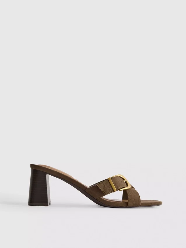 Mule-Sandalen mit Schnalle und Blockabsatz