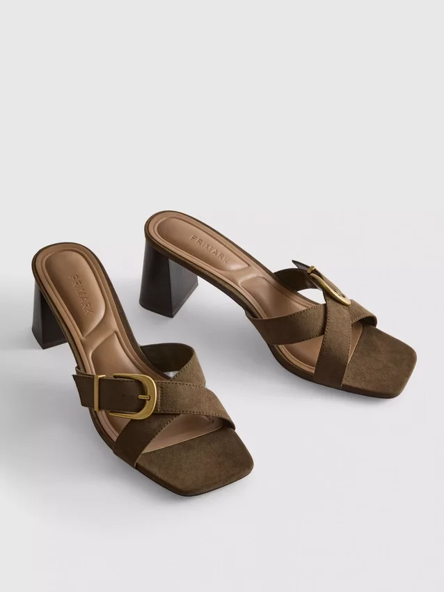 Mule-Sandalen mit Schnalle und Blockabsatz