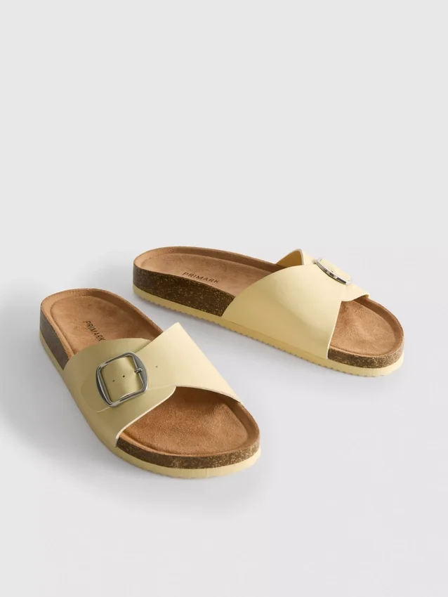 Mule-Sandalen mit Schnallenriemen