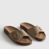 Mule-Sandalen mit Schnallenriemen
