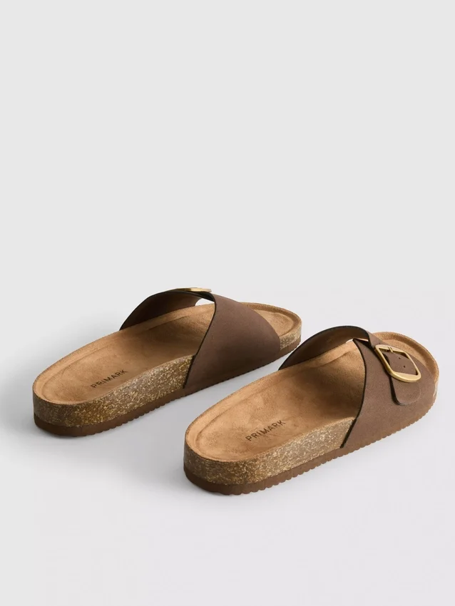 Mule-Sandalen mit Schnallenriemen