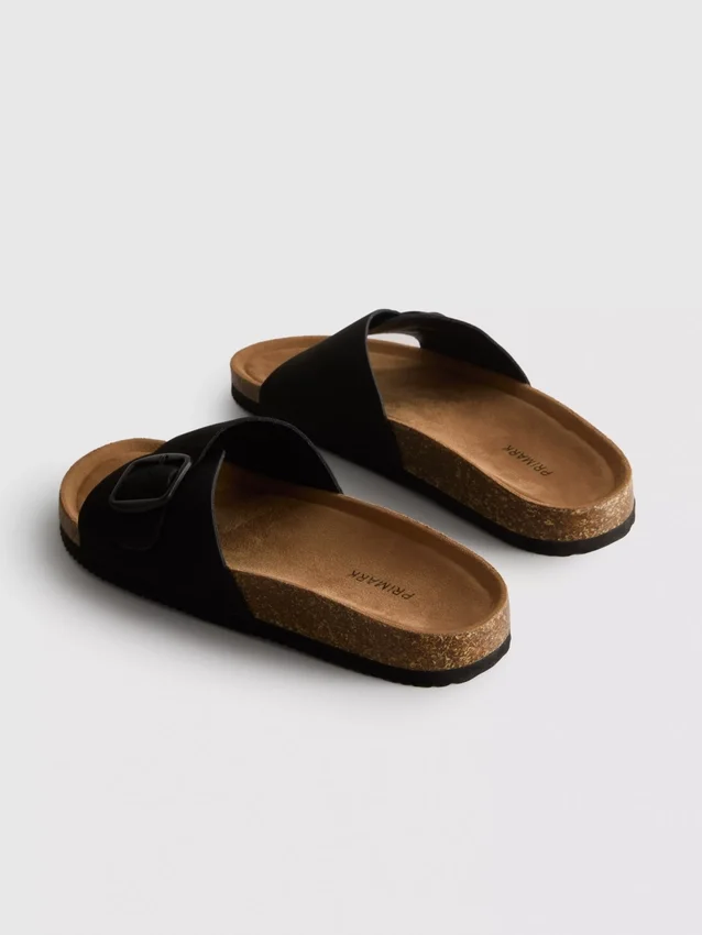 Mule-Sandalen mit Schnallenriemen
