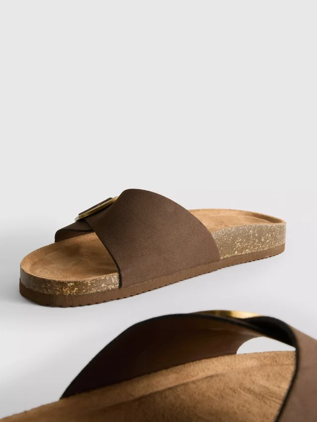 Mule-Sandalen mit Schnallenriemen