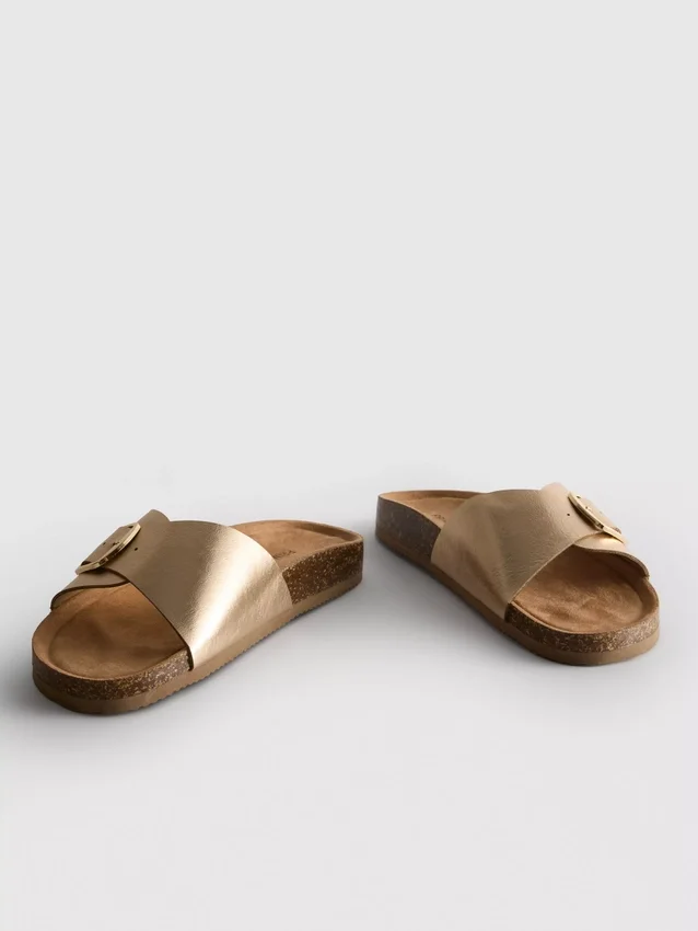 Mule-Sandalen mit Schnallenriemen