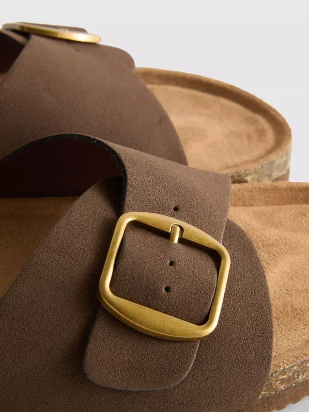 Mule-Sandalen mit Schnallenriemen