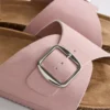 Mule-Sandalen mit Schnallenriemen