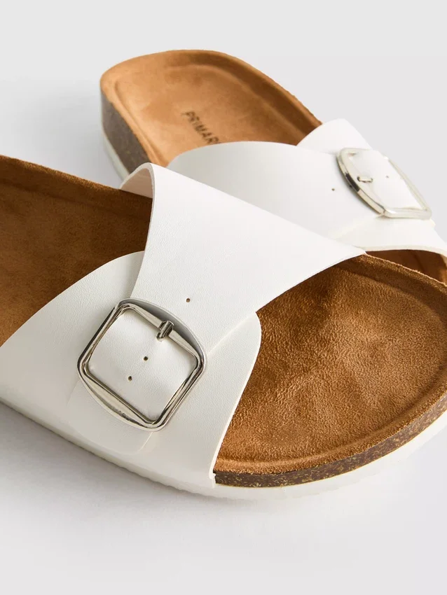 Mule-Sandalen mit Schnallenriemen