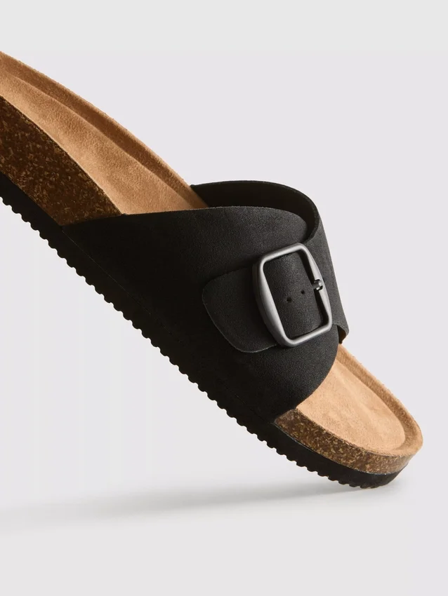 Mule-Sandalen mit Schnallenriemen